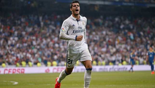 طائرة خاصة من مدريد تحسم صفقة مانشستر يونايتد الجديدة!