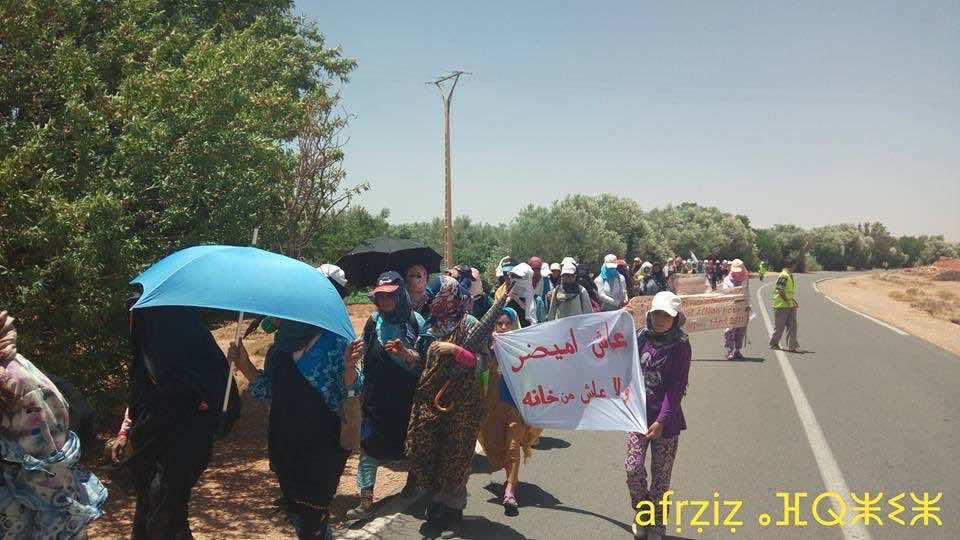 في عز الحرارة..مسيرة على الأقدام يقودها رجال ونساء وأطفال إميضير ضد "التهميش"