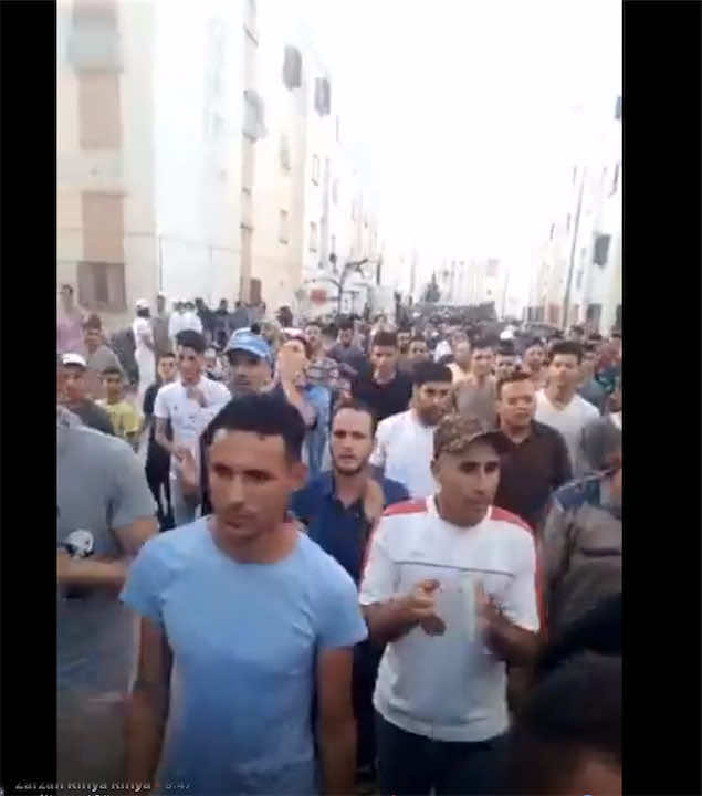 نشطاء الريف بامزورن يردون على نداء التهدئة.. والأمن يتدخل بعنف- فيديو