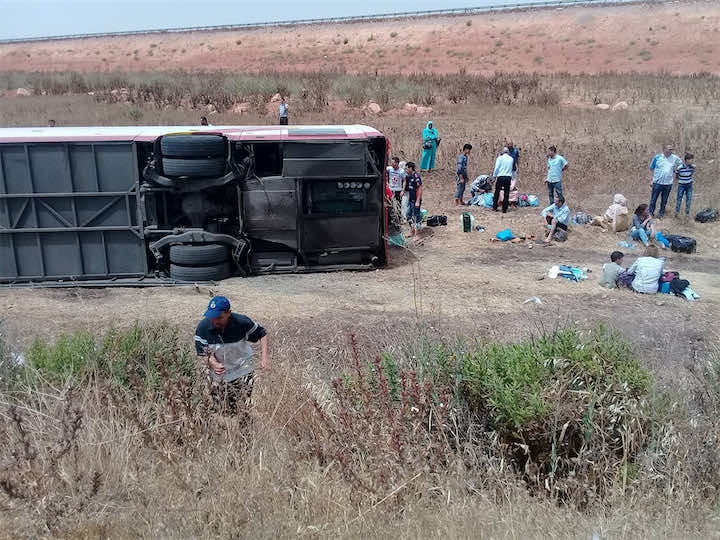 عاجل..إصابة 41 شخصا في انقلاب حافلة في "أوطوروت" برشيد -صور