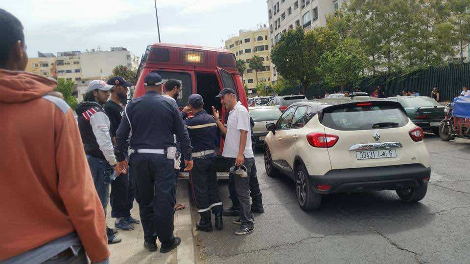 عاجل.. "معركة" لاقتناء تذاكر مباراة الوداد.. ومشجع يفقد إصبعه وسط التدافع - فيديو/صور