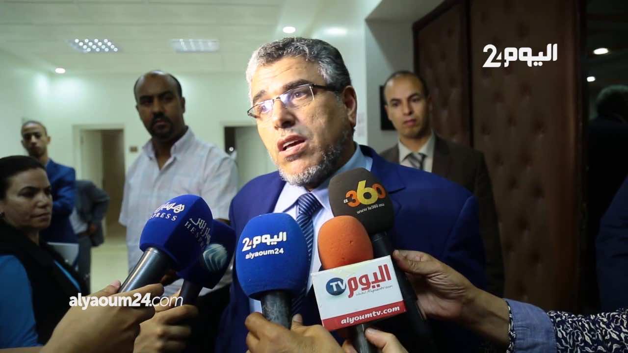 بعد تغاضيه عن تجاوزات الأمن.. موجة سخرية تلاحق "الرميد" على "فايسبوك"