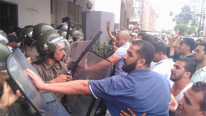 إغماءات وإصابات في اشتباكات بين الأمن وأنصار شباط- صور