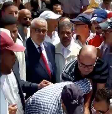 بنكيران يبعث برسائل قوية من فوق قبر والد البقالي بحضور شباط- فيديو