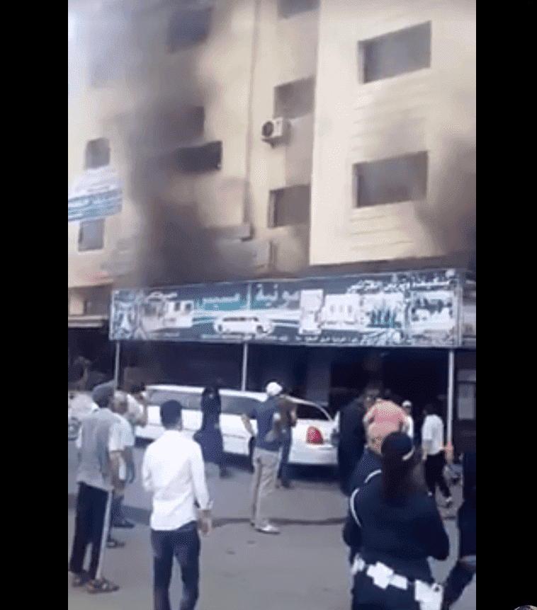 حريق مهول في محل أشهر "نكافة" في سلا- فيديو