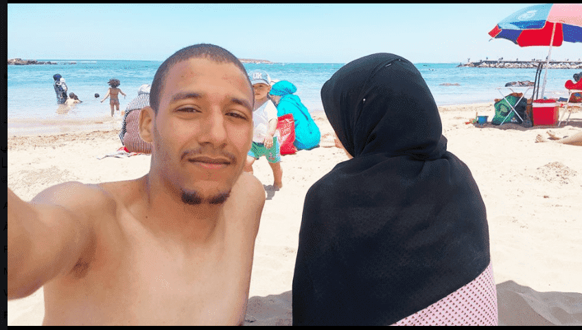 الشيخ سار رفقة زوجته في البحر: الناس سحاب ليهم صاحبتي! - صورة