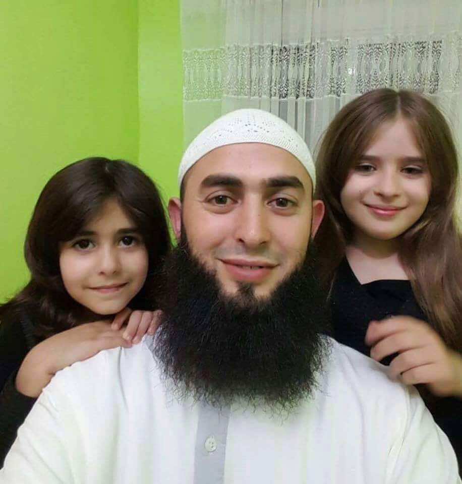 قطع الماء والكهرباء في زنقة مسجد في تطوان.. والداعية بن عبد السلام: "بقا ليكم غير الأوكسجين قطعوه!"