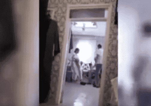 صادم..شاب يعربد على والده ويسبه بكلام فاحش للحصول على المال!- فيديو