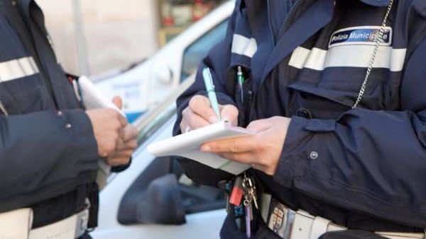 إيقاف شخص قاد سيارته مدة 43 سنة دون رخصة سياقة!