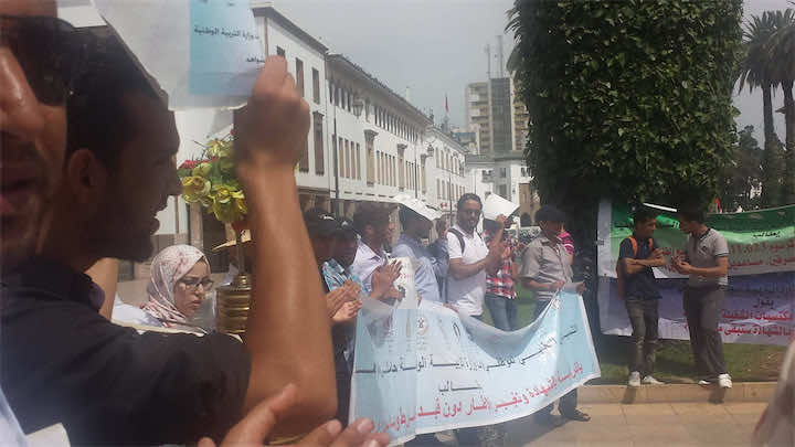 اعتصام أمام وزارة حصاد لانتزاع الترقية بالشهادات - فيديو
