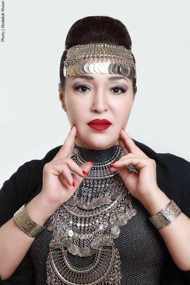 بـ"لوك" غير مسبوق.. الفنانة الأمازيغية تاشنويت تغني بالعربية-صورة