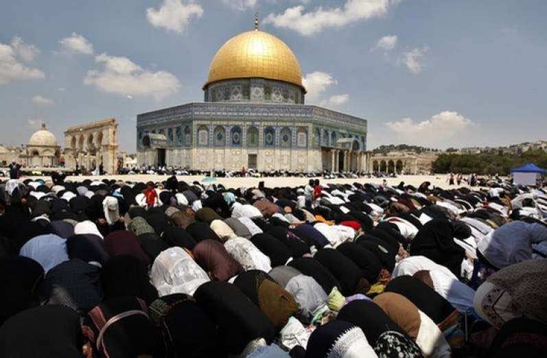 الفلسطينيون يؤدون صلاة العصر بالأقصى لأول مرة منذ أسبوعين