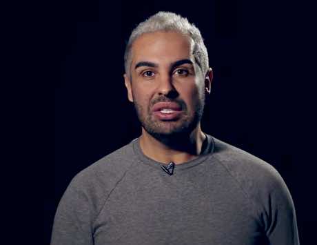 "Doc Samad" غاضب من "قلة أدب" نادل في مقهى- فيديو!