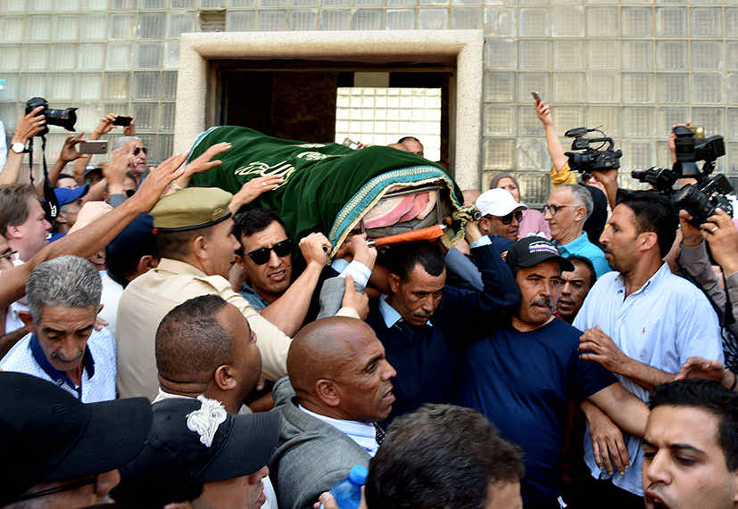 مستشار الملك ووزير الداخلية في مقدمة مشيعي الأسطورة الضلمي