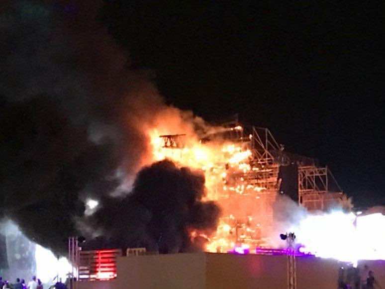 مهرجان موسيقي كاد يتحول لفاجعة بعد اندلاع النيران