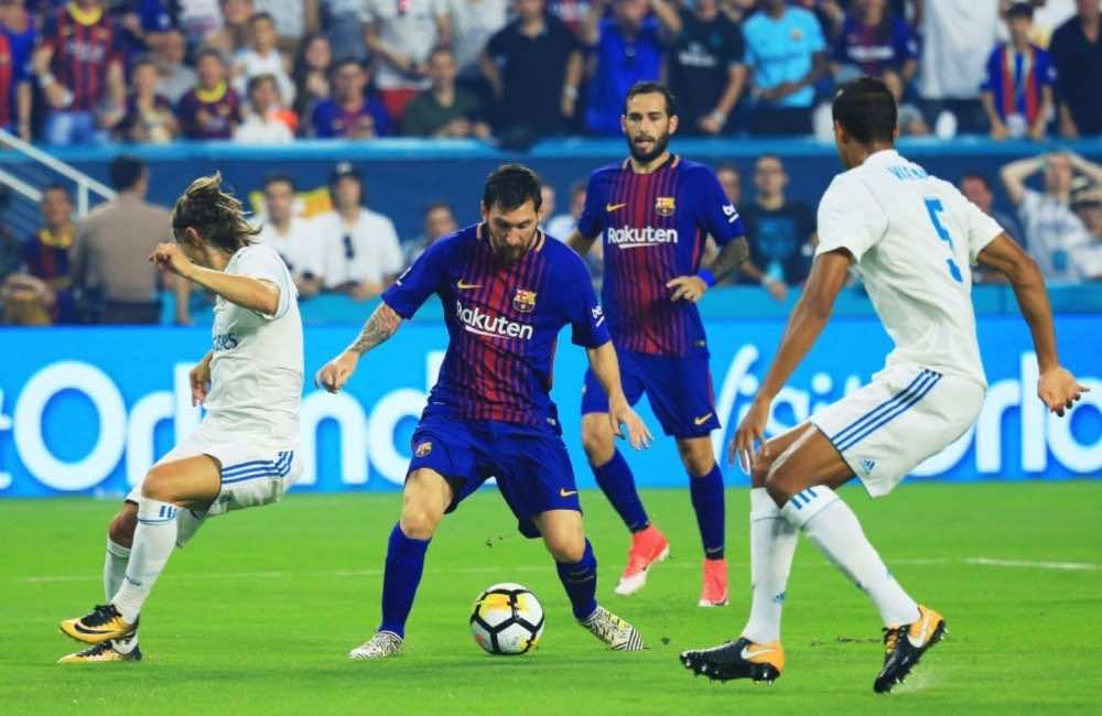 برشلونة يطيح بالغريم ريال مدريد في كلاسيكو العالم - فيديو