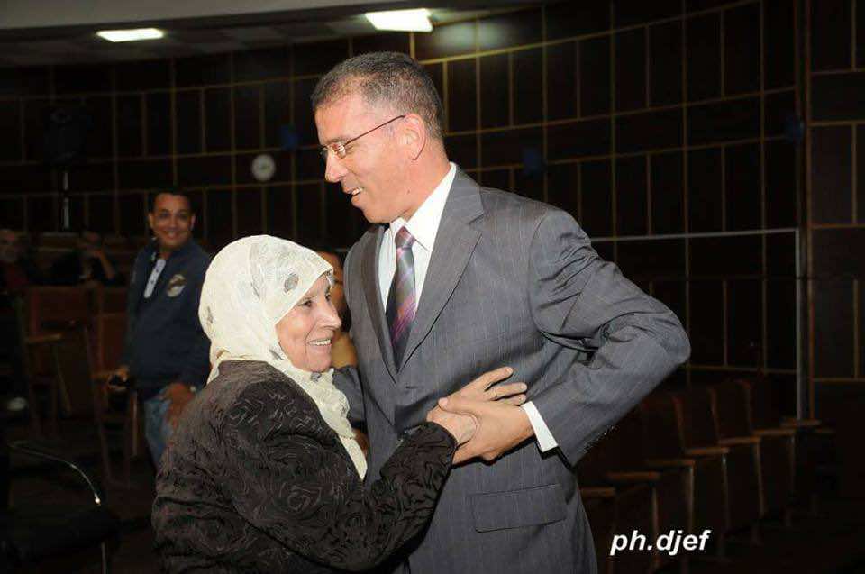 شهادة مؤثرة للمعلق حفيظ الدراجي في حق والدته بعد بلوغها 80 سنة