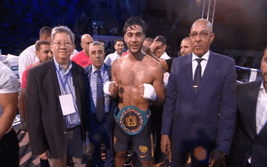البطل المغربي حميشة يتوج بالحزام العالمي "Fight League" في الكيك بوكسينغ