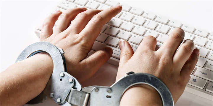 قانون جديد يمنع الدخول للمواقع الإباحية إلا بتقديم البطاقة الوطنية!
