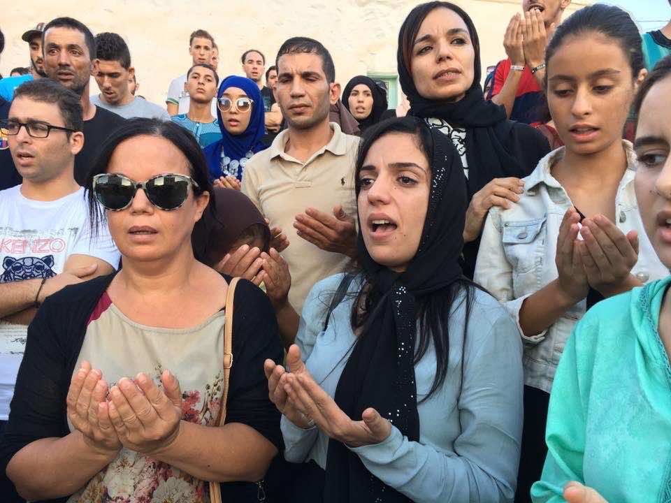جنازة العتابي تعيد سيليا إلى ميدان الاحتجاج- صور