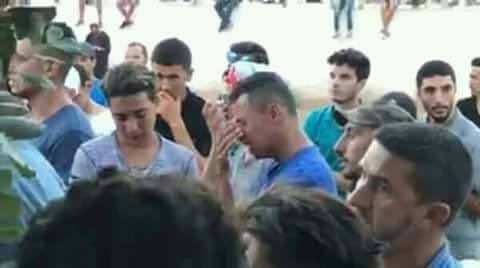 تفاصيل ليلة وداع العتابي...زغاريد وبكاء في جنازة بموكب احتجاجي - صور