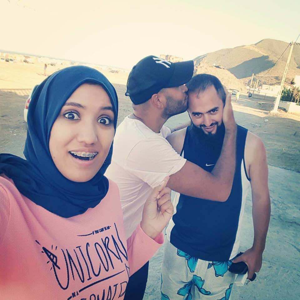 أبو جاد وزوجته مع الداعية رضوان بن عبد السلام في البحر – صورة وفيديو