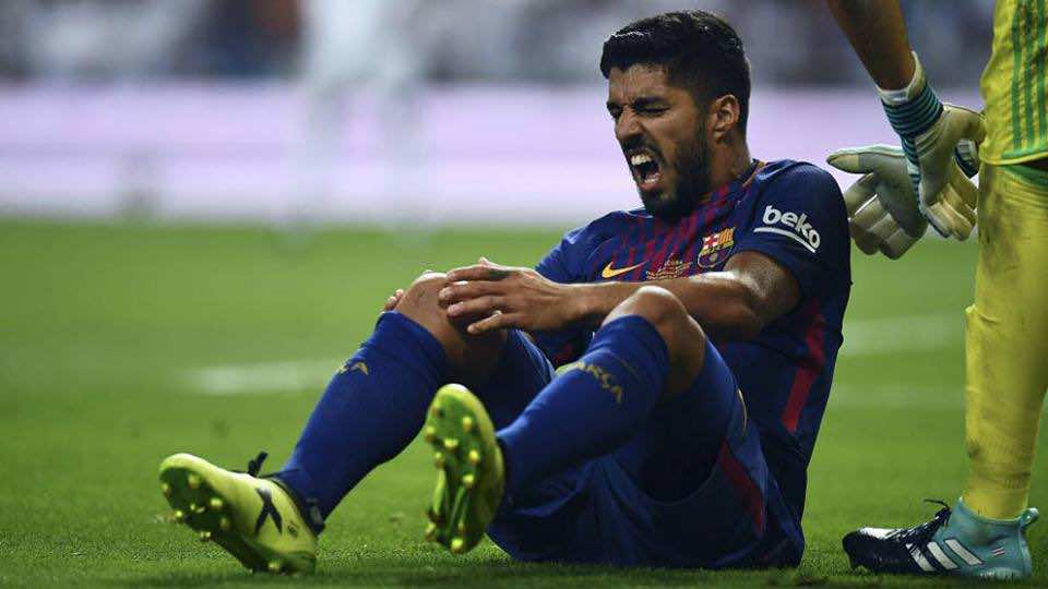 سواريز يفضل اللعب مصاباً ويرد لأول مرة على المنتقدين