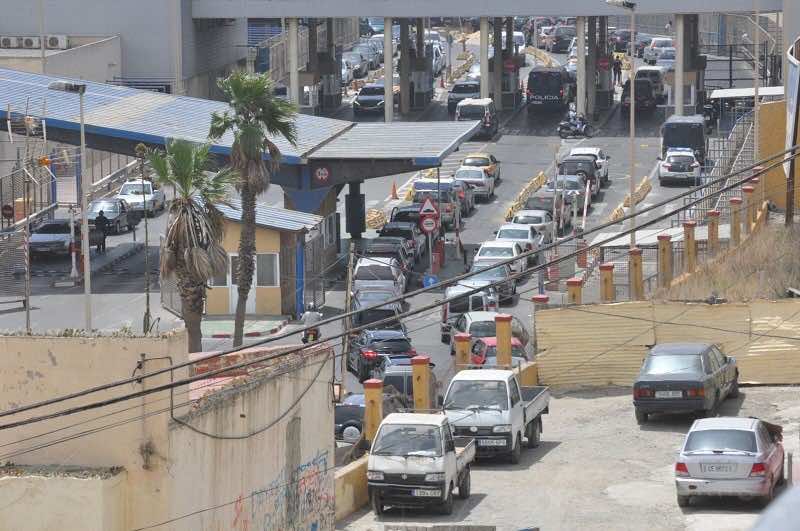 باب سبتة تحت الهجوم.. «اليوم24» داخل معبر حوله المهاجرون إلى ساحة كر وفر