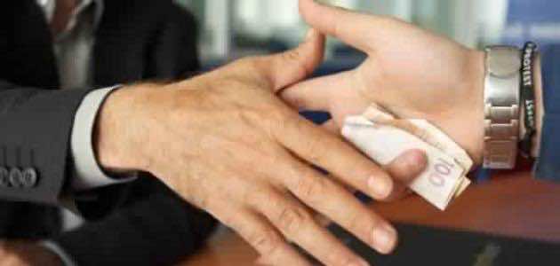 التحقيق مع ضابط ممتاز ومساعده بمراكش بعد تلبسهما بتلقي رشوة