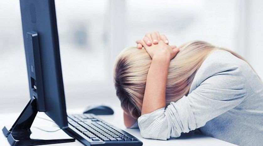 دراسة : كره الموظفين لعملهم يزداد في سن الـ35
