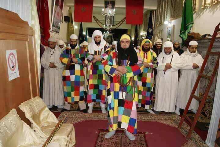 حقيقة الطريقة "الكركرية"..طقوس غريبة وشيخ لم يكمل تعليمه يخلقون الجدل-صور