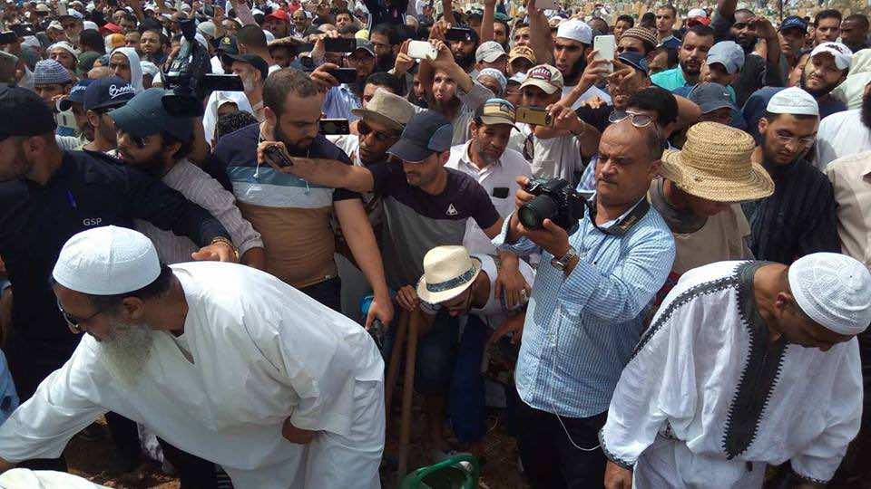 وسط اختناق مروري..الآلاف يلقون نظرة الوداع على زحل-صور