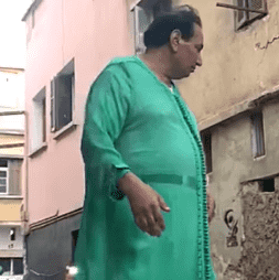 مغني شعبي يثير الجدل على صفحات "سوشل ميديا" - فيديو