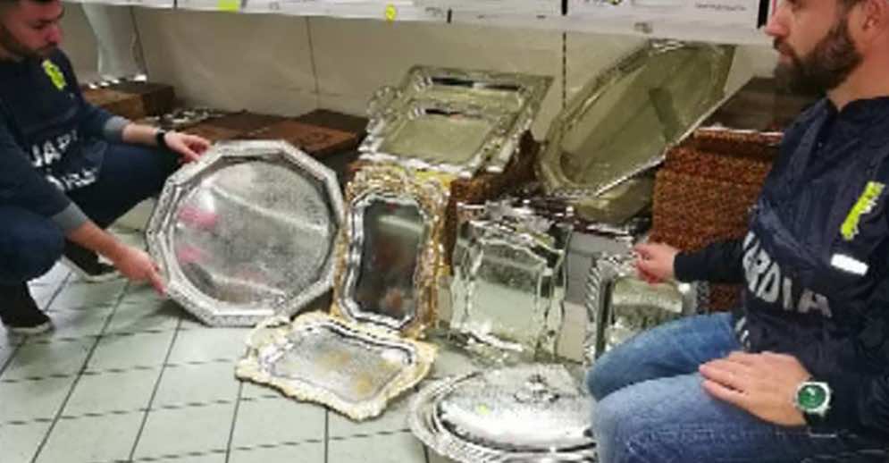 الشرطة الإيطالية تعتقل مغربيين هربا طنين من الفضة المزورة -فيديو