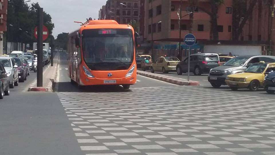 بعد طول انتظار..الحافلات الكهربائية تجوب شوارع مراكش -صور