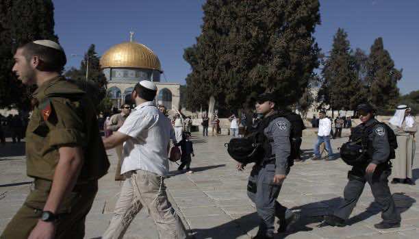 أعضاء متطرفين في الكنيست الإسرائيلي يقتحمون المسجد الأقصى- فيديو