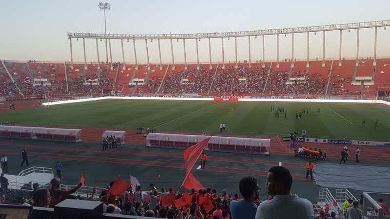 الجماهير تلبي نداء الوطن وتحج بأعداد كبيرة لدعم الأسود أمام مالي