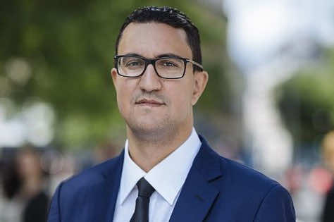 اعتقال برلماني فرنسي من أصل مغربي بعد تعنيفه لزميله بـ" كاسك" دراجته