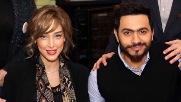 تامر حسني يصالح زوجته المغربية بسمة بوسيل أمام الجمهور