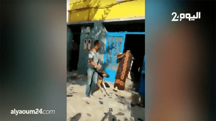في أولى أيام الدخول المدرسي..شخص يهاجم مدرسة ابتدائية بكلب في المحمدية!-فيديو