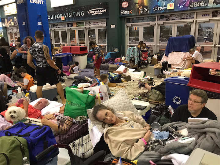 أمريكا تجلي نحو 6 ملايين شخص..وإعصار "إرما" يصل للدرجة الرابعة!- صور