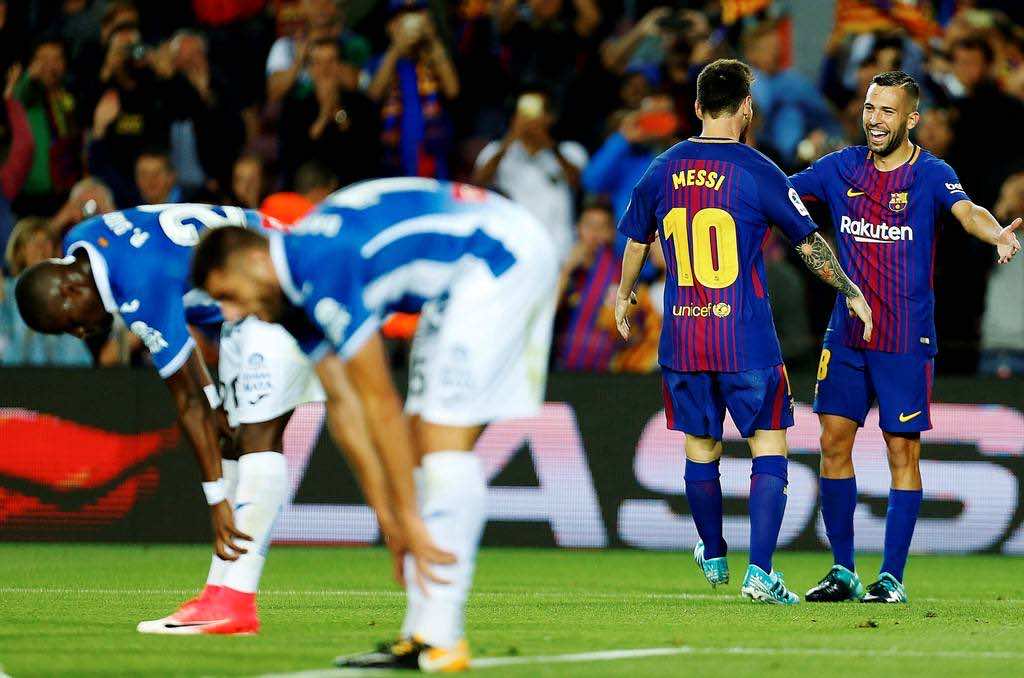 لاعب وحيد في برشلونة يعلن سعادته برحيل نيمار!