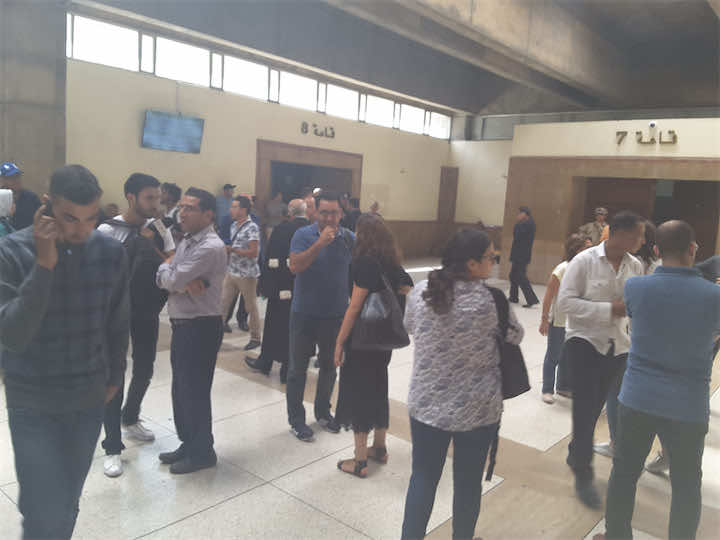 في أولى جلسات محاكمتهم..شعارات رفاق الزفزافي "تهز" المحكمة: الموت ولا المذلة!