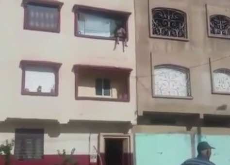 فاجعة الحاجب..الطفلة التي رمتها أمها من الطابق الثاني تفارق الحياة