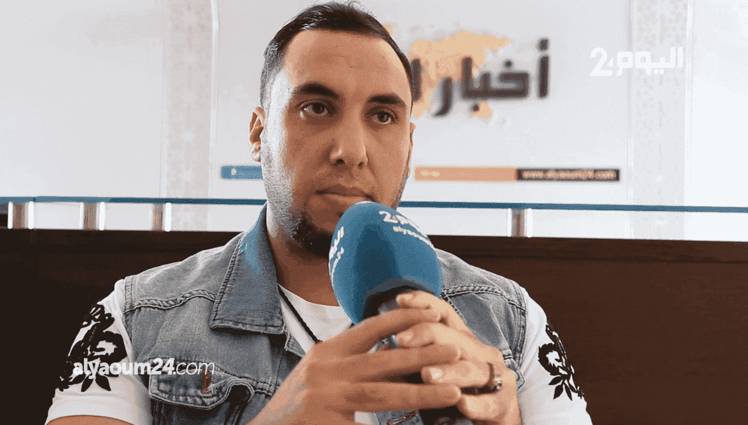 سيمو لمنور يكشف حقيقة علاقته بأسماء لمنور وأصوله العلوية - فيديو
