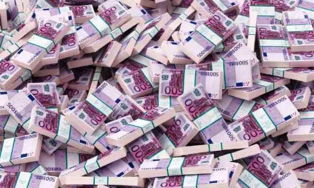 مجهولون يتخلصون من آلاف الأوراق النقدية ويتسببون في غلق قنوات "الواد الحار"!