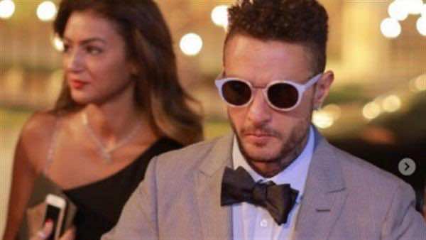 فنان مصري يتلفظ بكلمة غير لائقة على خشبة مهرجان سينمائي - فيديو