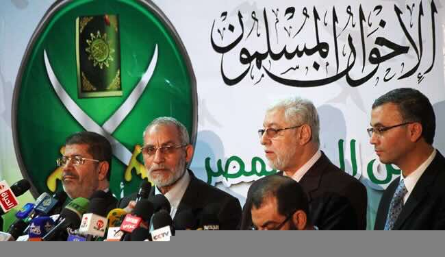 "بعد وفاة مرشدها مسجونا.. "الإخوان المسلمون" تهدد السيسي بـ"ثورة قادمة
