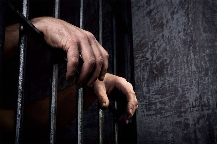 صفرو.. اعتقال عضو بـAMDH بتهمة تحريض  تلاميذ الريف على العصيان