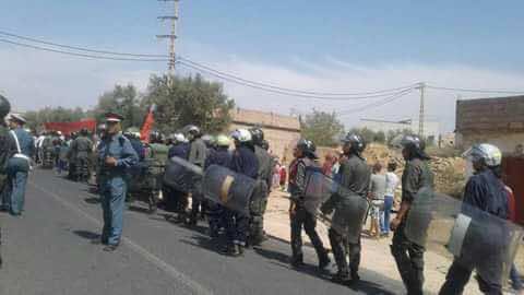 إصابة 25 دركيا واعتقال 20 شخصا في مواجهات في بني ملال - صور